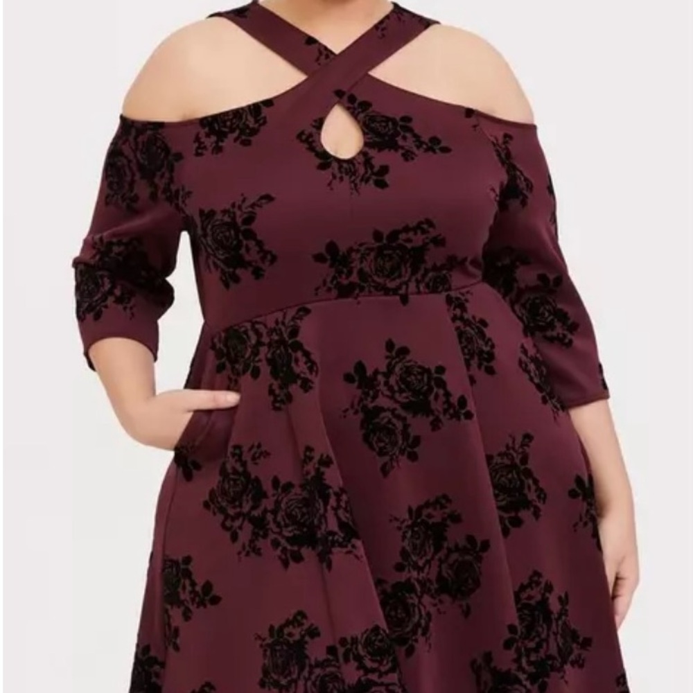 Torrid Burgundy Purple Flocked Scuba Gown Halter Skater Dress Sz 00 Black Floral